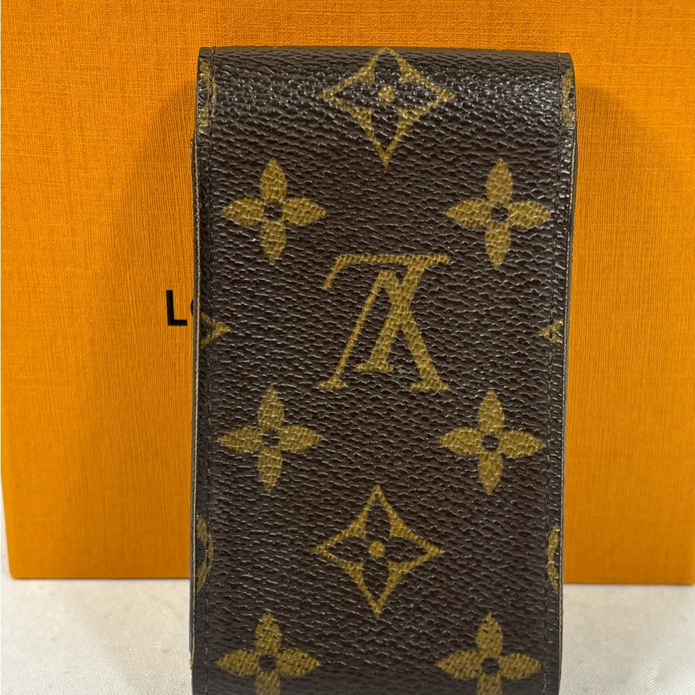 Louis Vuitton Etui Momogram Case - Picture 3 of 14